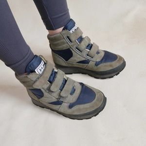 L.L. Bean 90s vintage hiking boots retro hi-top sneakers insulated womens 6